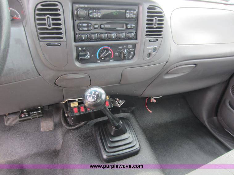 image for item D5621 2002 Ford F150 XL pickup truck