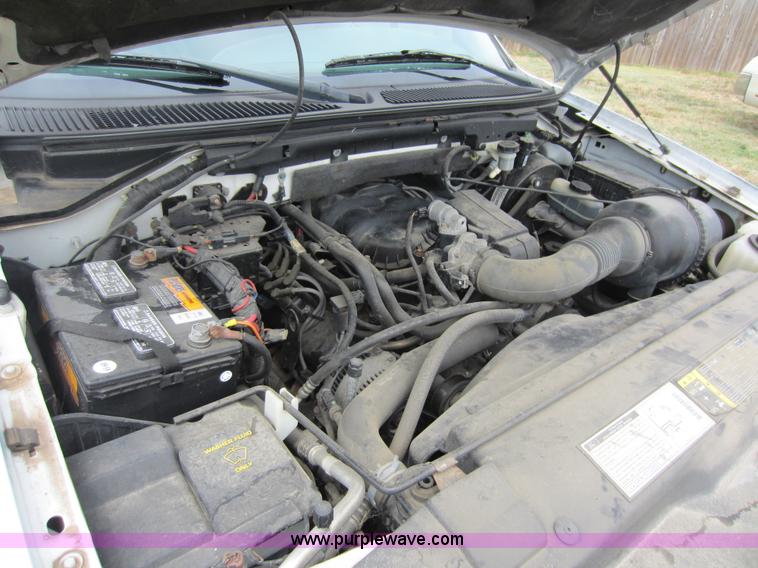 image for item D5621 2002 Ford F150 XL pickup truck