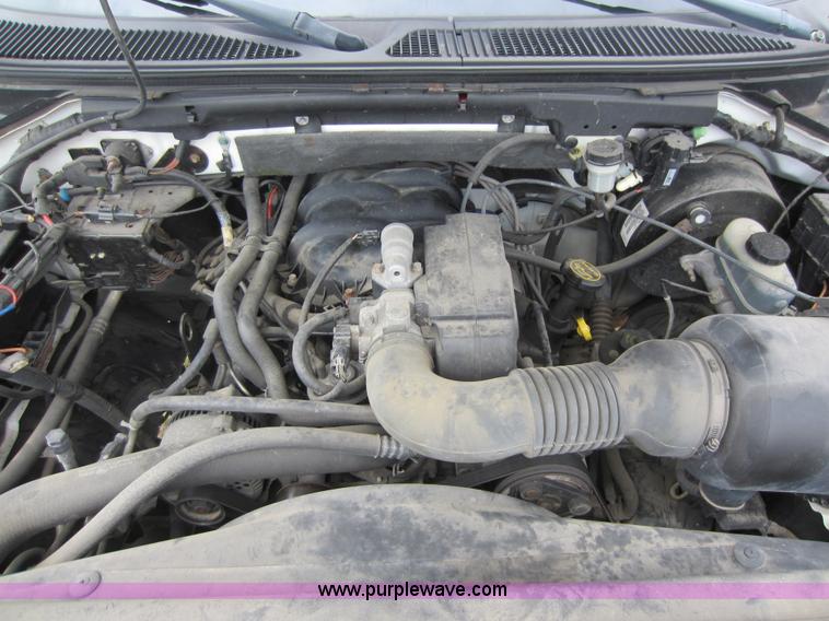 image for item D5621 2002 Ford F150 XL pickup truck