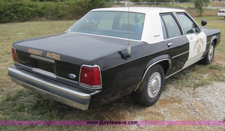 image for item D5622 1991 Ford LTD Crown Victoria