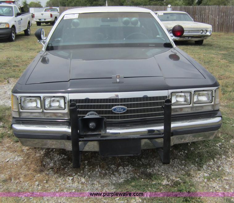 image for item D5622 1991 Ford LTD Crown Victoria