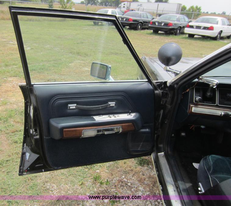 image for item D5622 1991 Ford LTD Crown Victoria