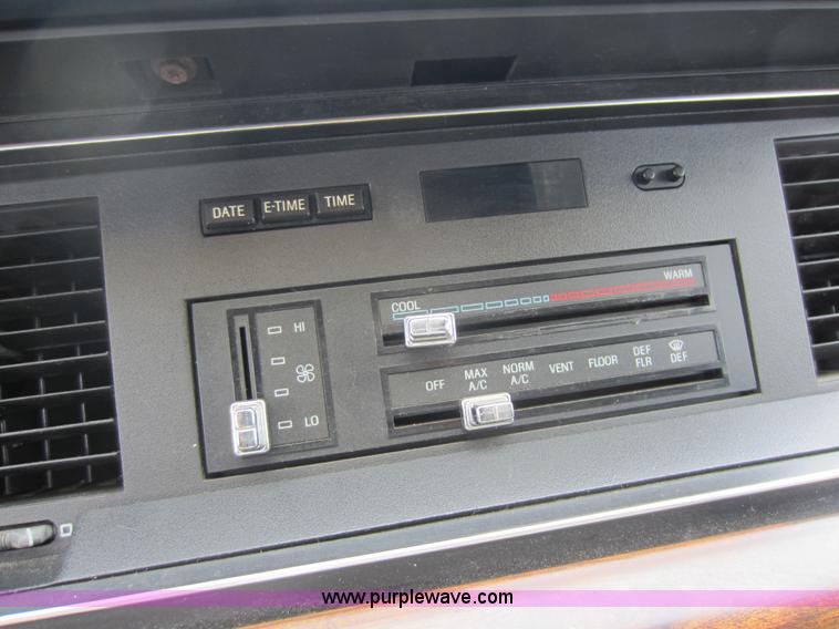 image for item D5622 1991 Ford LTD Crown Victoria