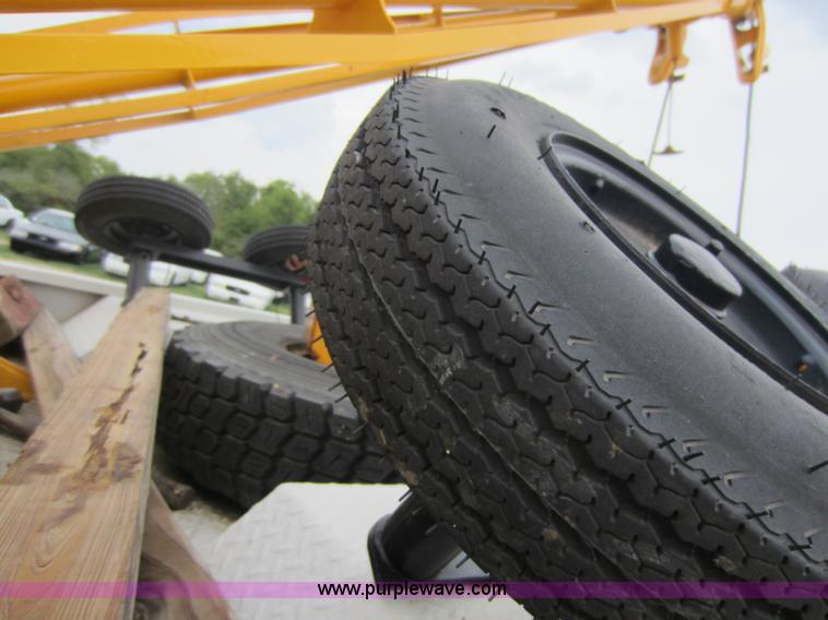 image for item D5624 1983 Ford F700 tow truck