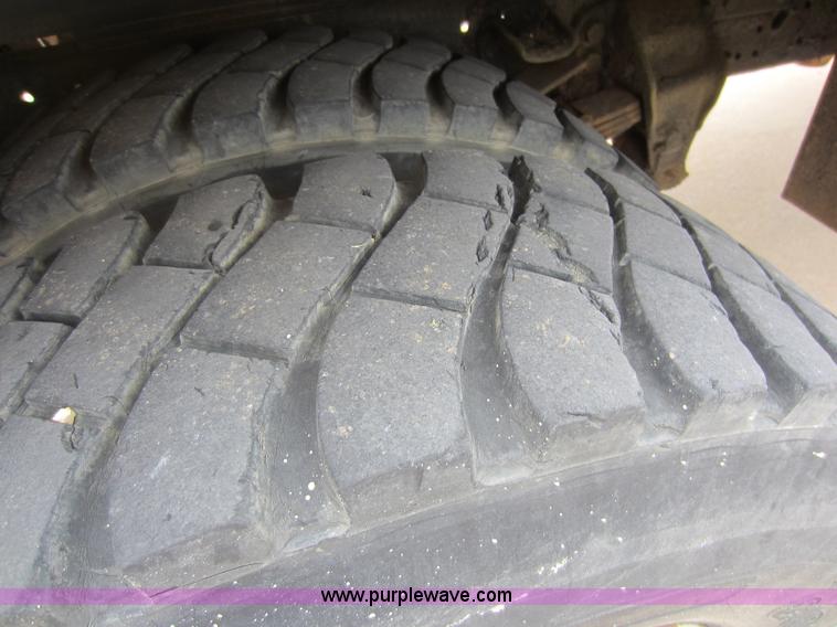 image for item D5624 1983 Ford F700 tow truck