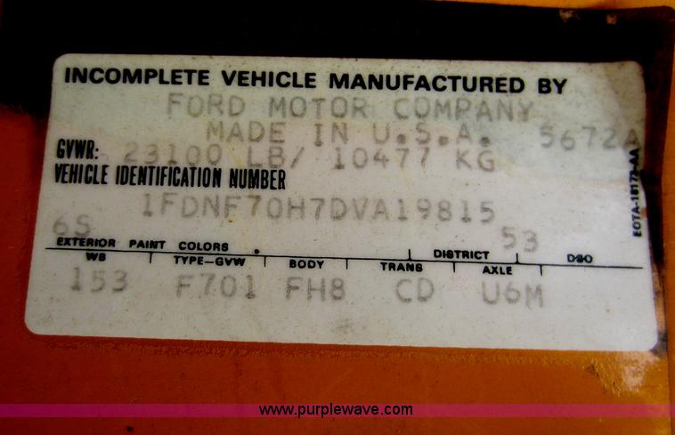 image for item D5624 1983 Ford F700 tow truck