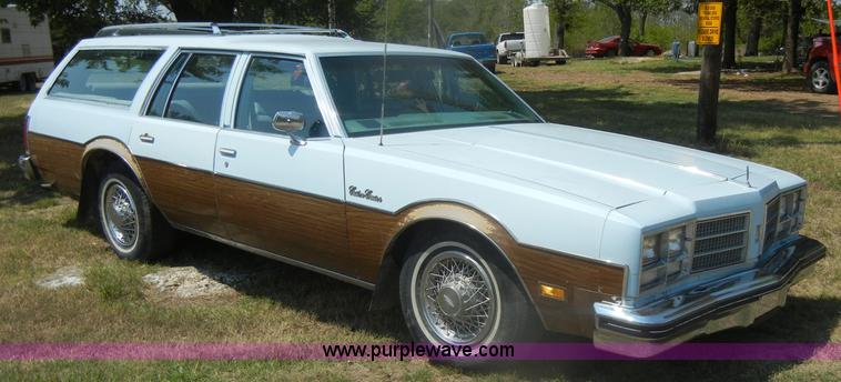 image for item D5629 1978 Oldsmobile Custom Cruiser station wagon