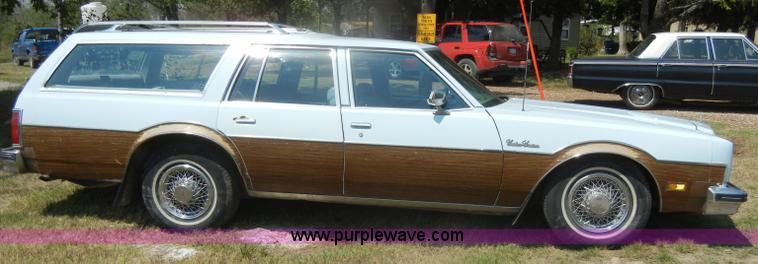 image for item D5629 1978 Oldsmobile Custom Cruiser station wagon