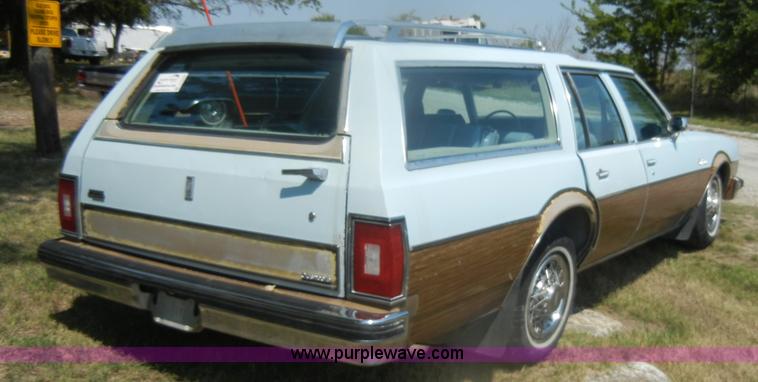 image for item D5629 1978 Oldsmobile Custom Cruiser station wagon