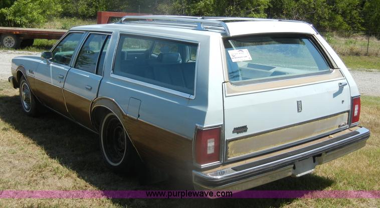 image for item D5629 1978 Oldsmobile Custom Cruiser station wagon