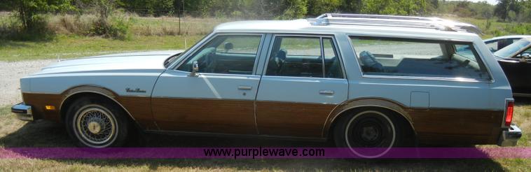 image for item D5629 1978 Oldsmobile Custom Cruiser station wagon