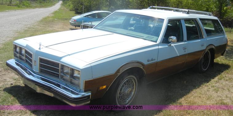 image for item D5629 1978 Oldsmobile Custom Cruiser station wagon