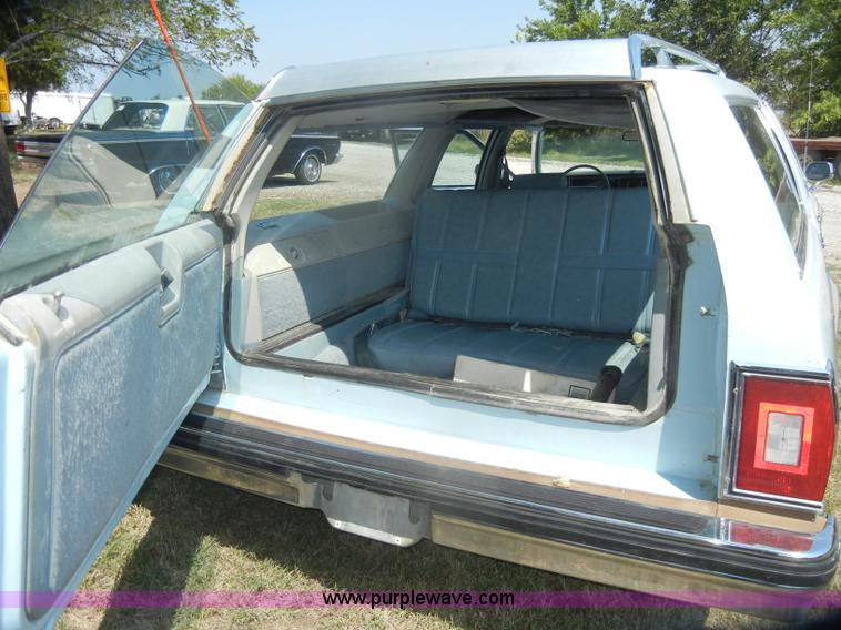 image for item D5629 1978 Oldsmobile Custom Cruiser station wagon