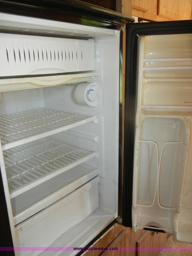 image for item D5630 1984 Fleetwood Resort 21' camper