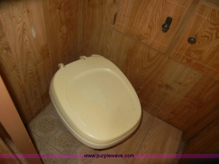 image for item D5630 1984 Fleetwood Resort 21' camper