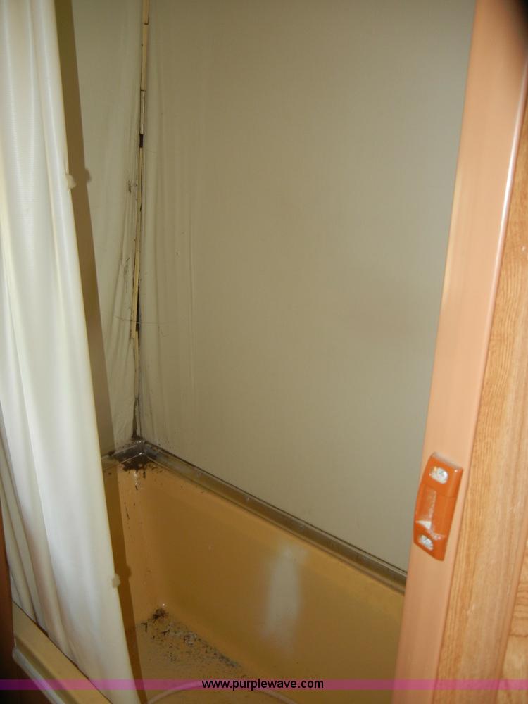 image for item D5630 1984 Fleetwood Resort 21' camper