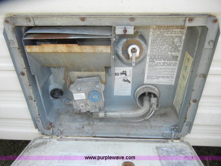 image for item D5630 1984 Fleetwood Resort 21' camper