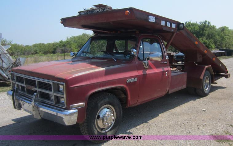 image for item D5631 1983 GMC C3500 pickup truck