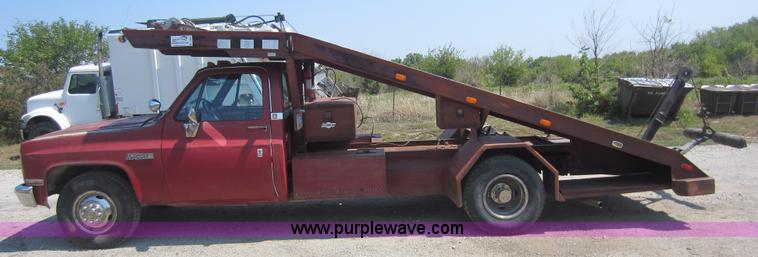 image for item D5631 1983 GMC C3500 pickup truck