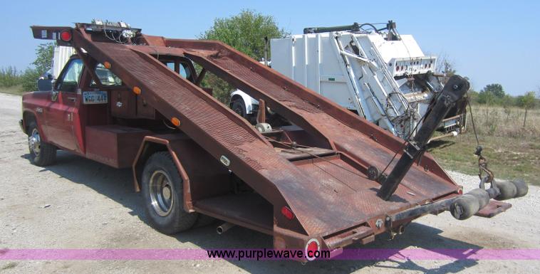 image for item D5631 1983 GMC C3500 pickup truck