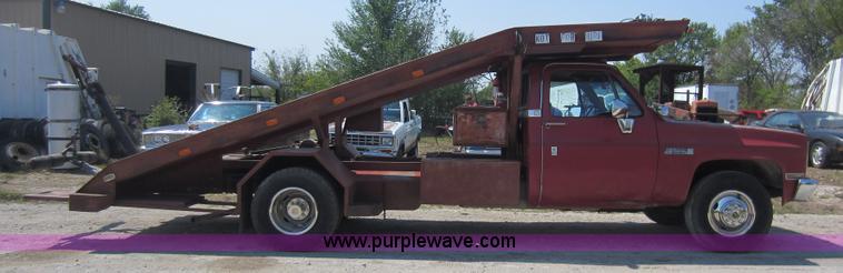 image for item D5631 1983 GMC C3500 pickup truck