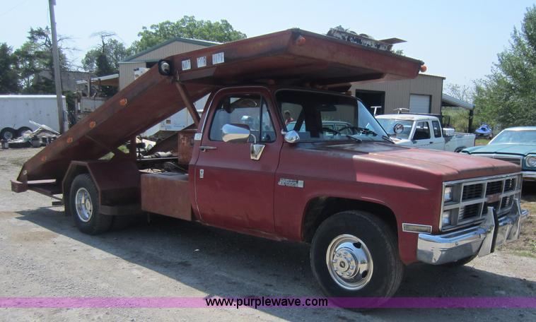 image for item D5631 1983 GMC C3500 pickup truck