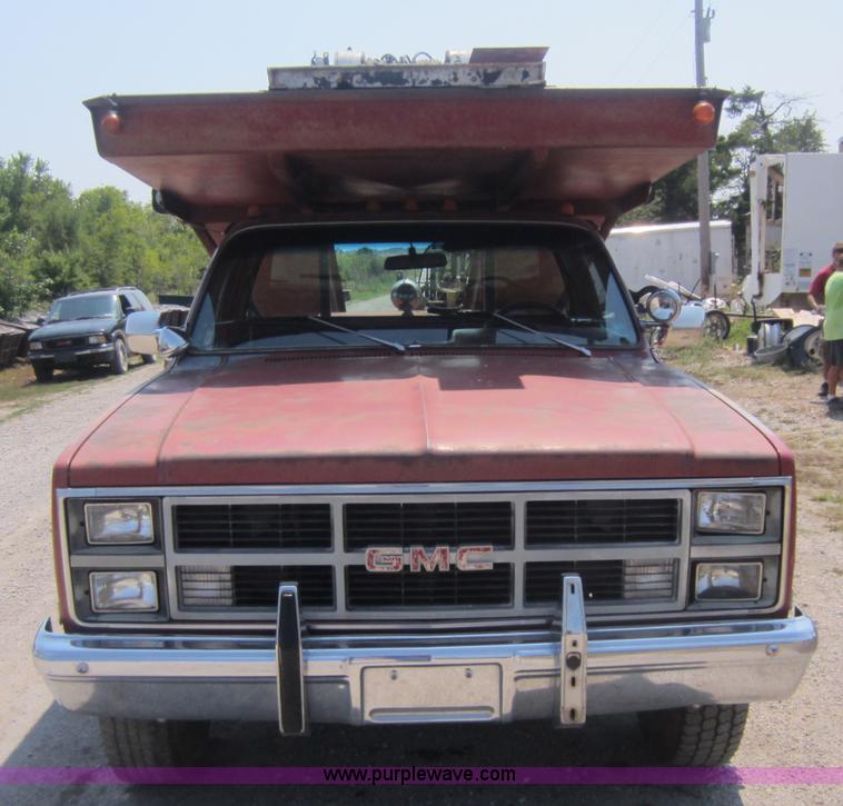 image for item D5631 1983 GMC C3500 pickup truck