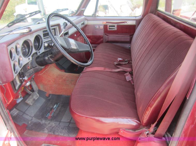 image for item D5631 1983 GMC C3500 pickup truck