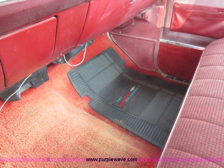 image for item D5631 1983 GMC C3500 pickup truck