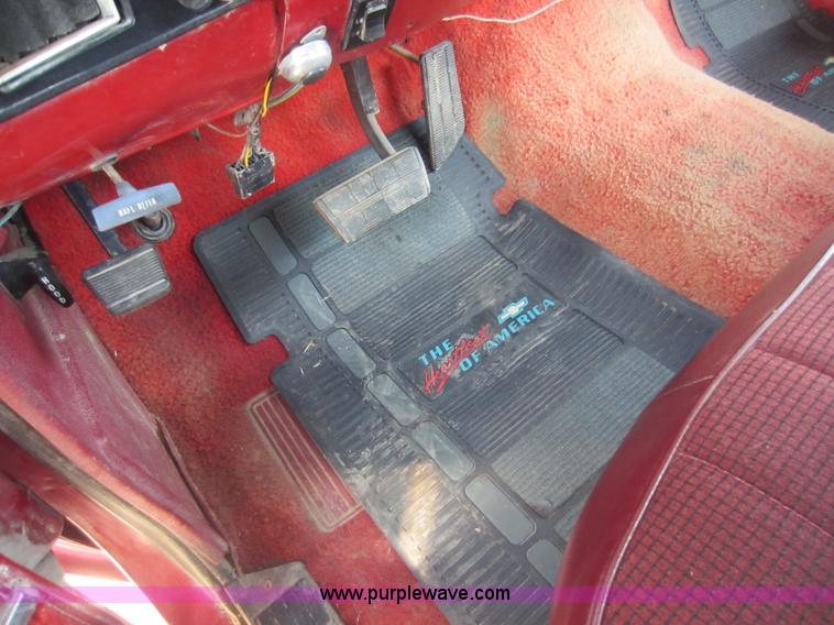 image for item D5631 1983 GMC C3500 pickup truck