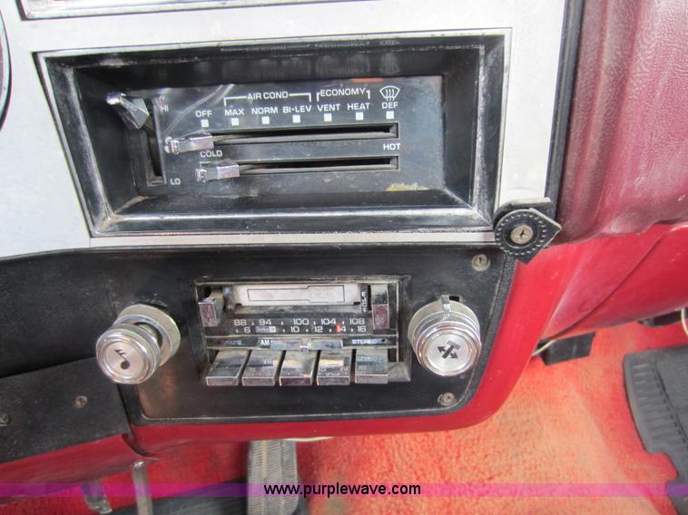 image for item D5631 1983 GMC C3500 pickup truck