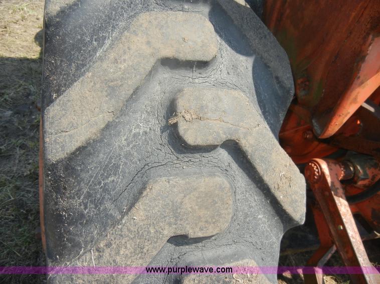 image for item D5633 Allis-Chalmers D17 tractor