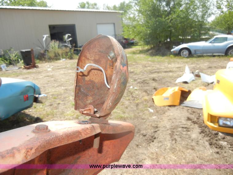 image for item D5633 Allis-Chalmers D17 tractor