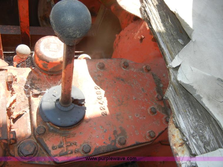 image for item D5633 Allis-Chalmers D17 tractor