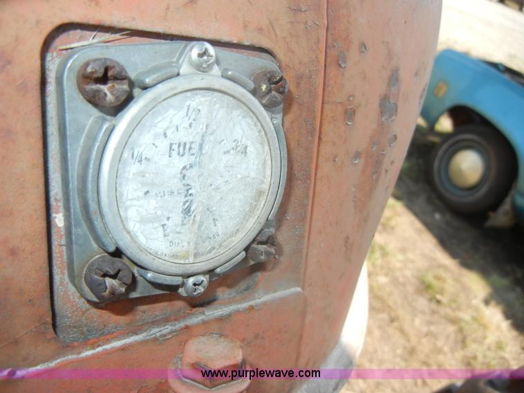 image for item D5633 Allis-Chalmers D17 tractor