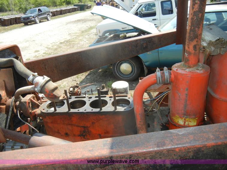 image for item D5633 Allis-Chalmers D17 tractor