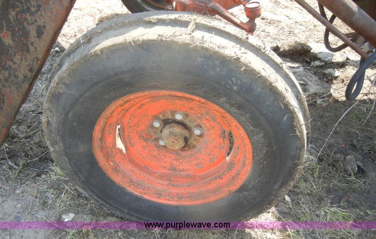 image for item D5633 Allis-Chalmers D17 tractor