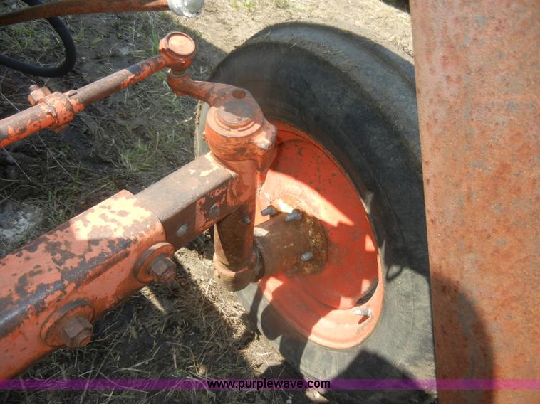 image for item D5633 Allis-Chalmers D17 tractor
