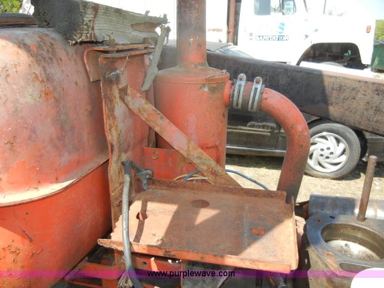 image for item D5633 Allis-Chalmers D17 tractor