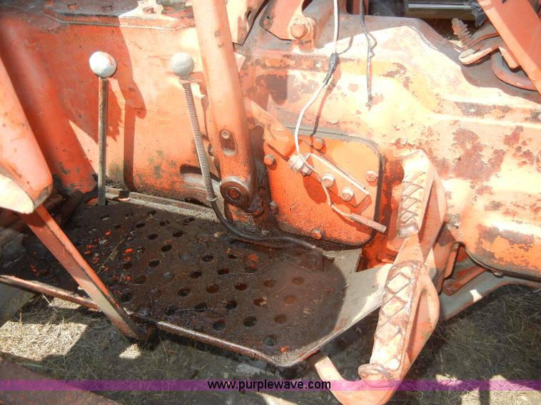 image for item D5633 Allis-Chalmers D17 tractor