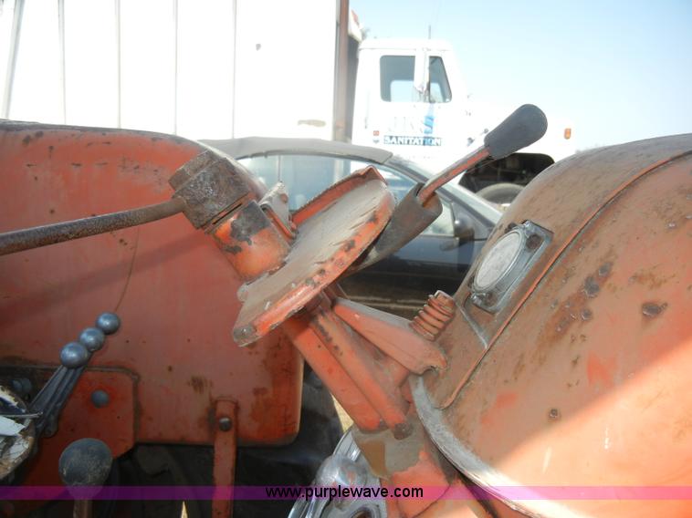 image for item D5633 Allis-Chalmers D17 tractor