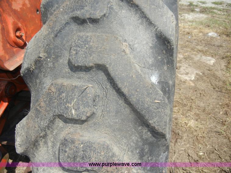 image for item D5633 Allis-Chalmers D17 tractor