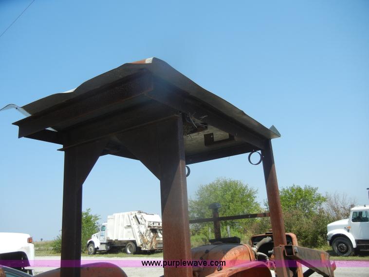 image for item D5633 Allis-Chalmers D17 tractor