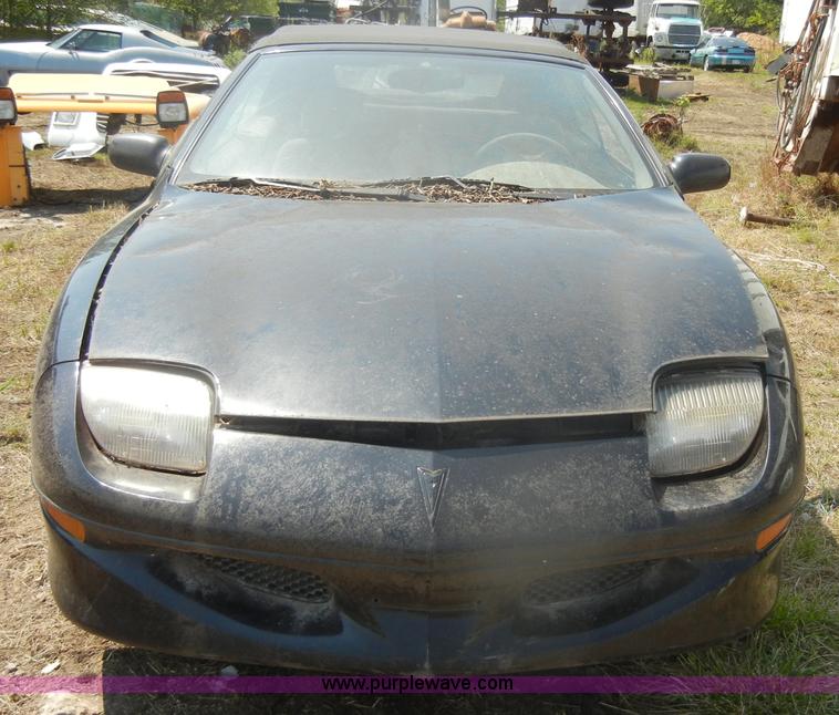 image for item D5634 1996 Pontiac Sunfire SE convertible