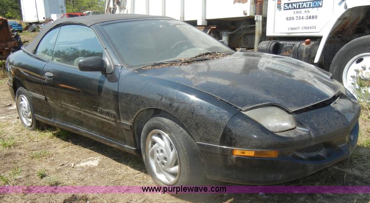 image for item D5634 1996 Pontiac Sunfire SE convertible