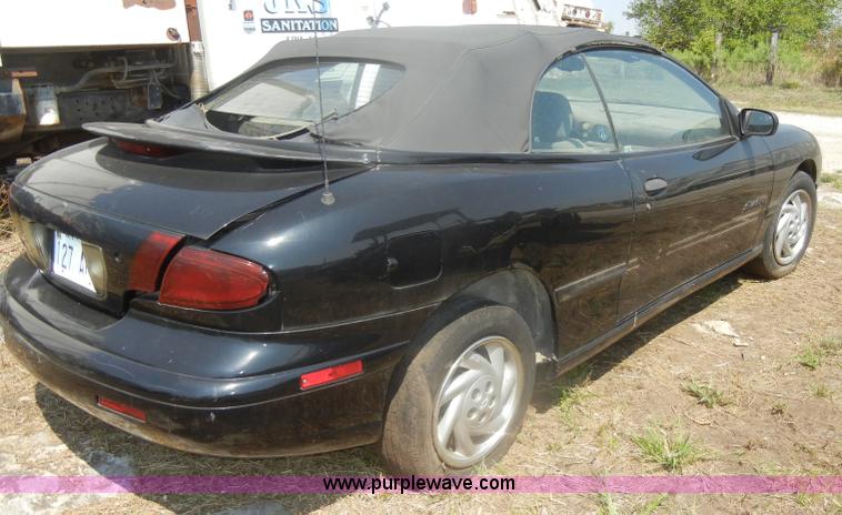 image for item D5634 1996 Pontiac Sunfire SE convertible