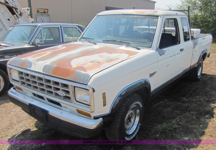 image for item D5636 1988 Ford Ranger XLT SuperCab pickup truck