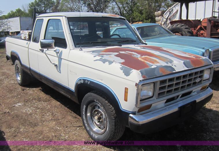 image for item D5636 1988 Ford Ranger XLT SuperCab pickup truck