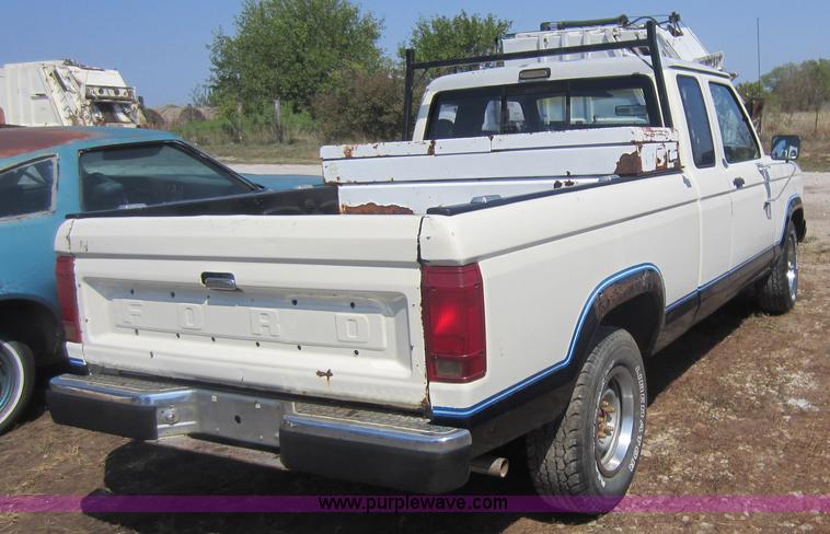 image for item D5636 1988 Ford Ranger XLT SuperCab pickup truck