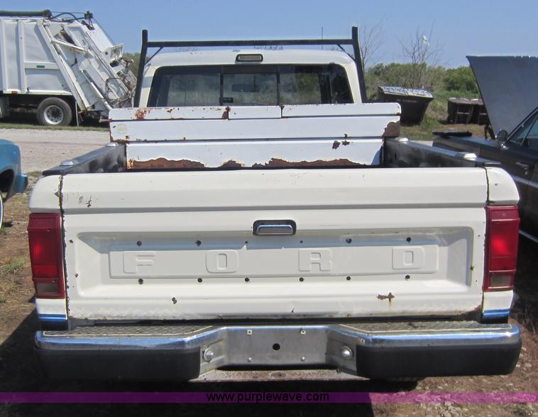 image for item D5636 1988 Ford Ranger XLT SuperCab pickup truck